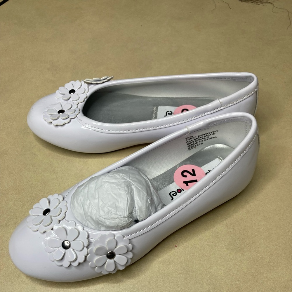 Little girls dress shoes never worn